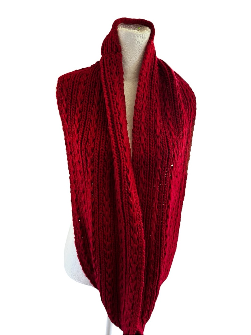 Chunky Cable Knit Infinity Scarf - Deep Red